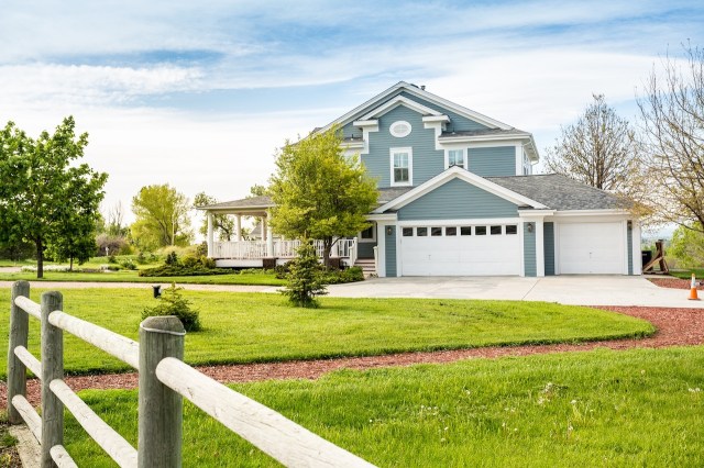 DIY Outdoor Projects That Enhance Curb Appeal Without Breaking the Bank